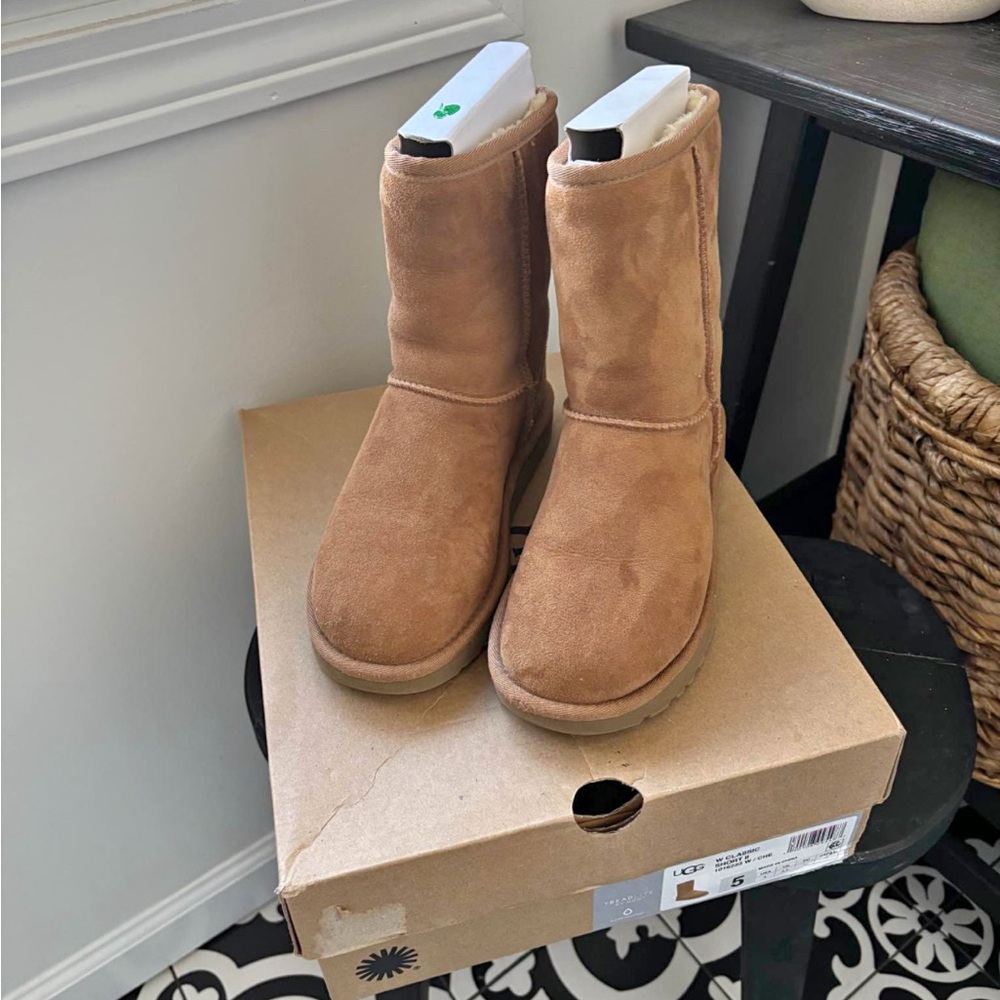 NEW UGG Original Tan-Brown Mid-Rise Suede Fur Boots SIZE 5